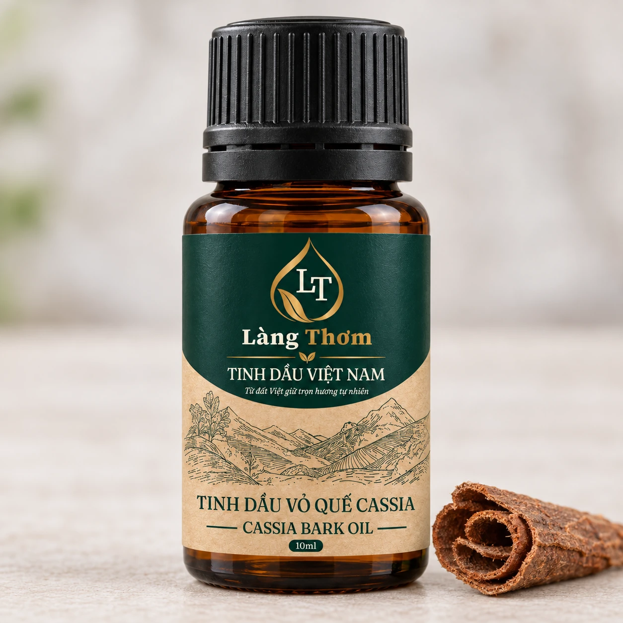 Ảnh minh họa: Chai tinh dầu vỏ quế Cassia L&agrave;ng Thơm